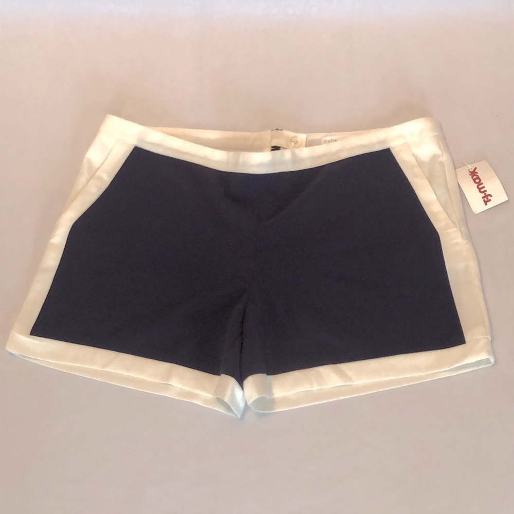 Dalia Preppy Women’s Zip-Back Shorts